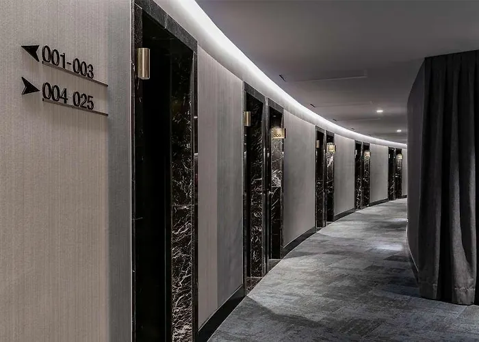 Отель Vincci Consulado De 4*