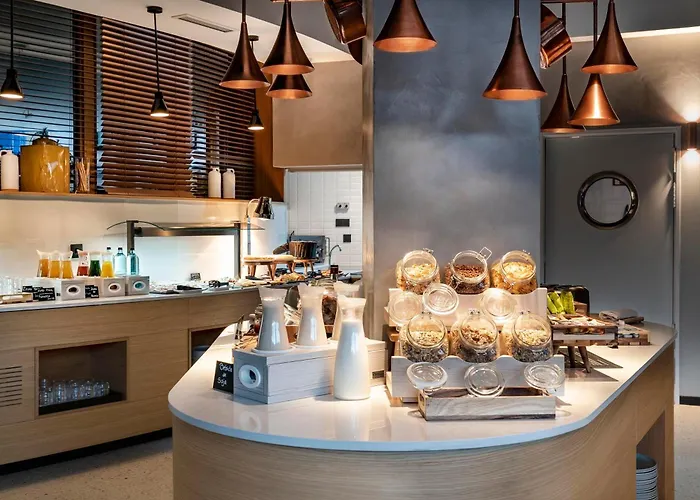 Отель Vincci Consulado De 4*