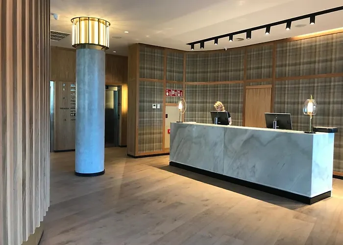 Отель Vincci Consulado De 4*